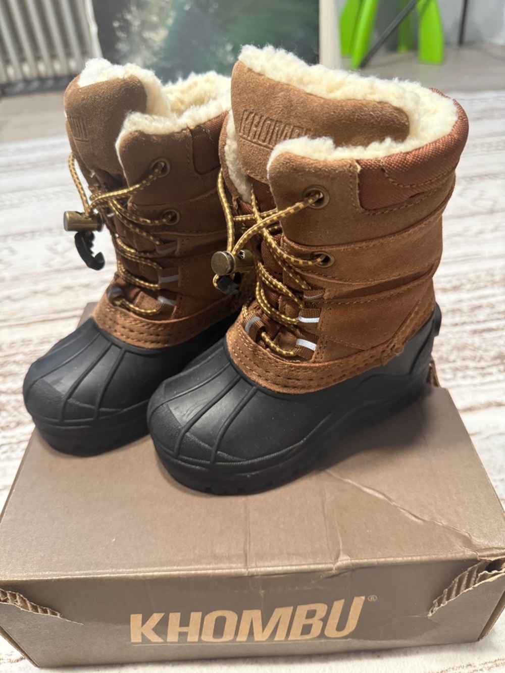 Khombu Kids Brown and Black Insulated Snow Boots with Faux Fur